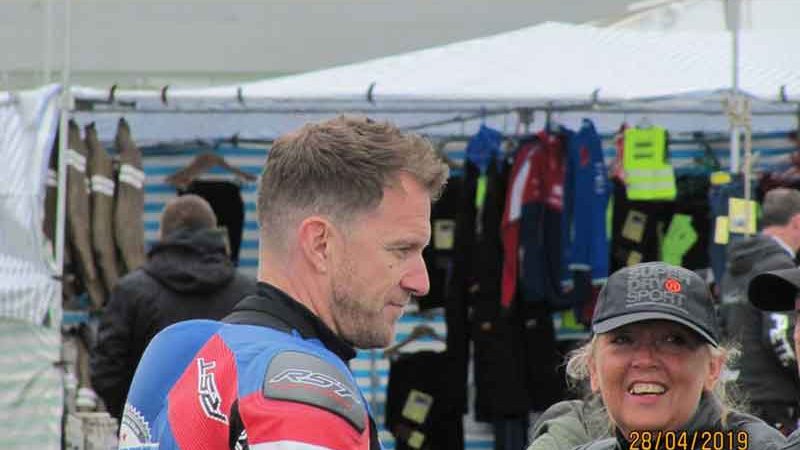 Neil Hodgson arriving
