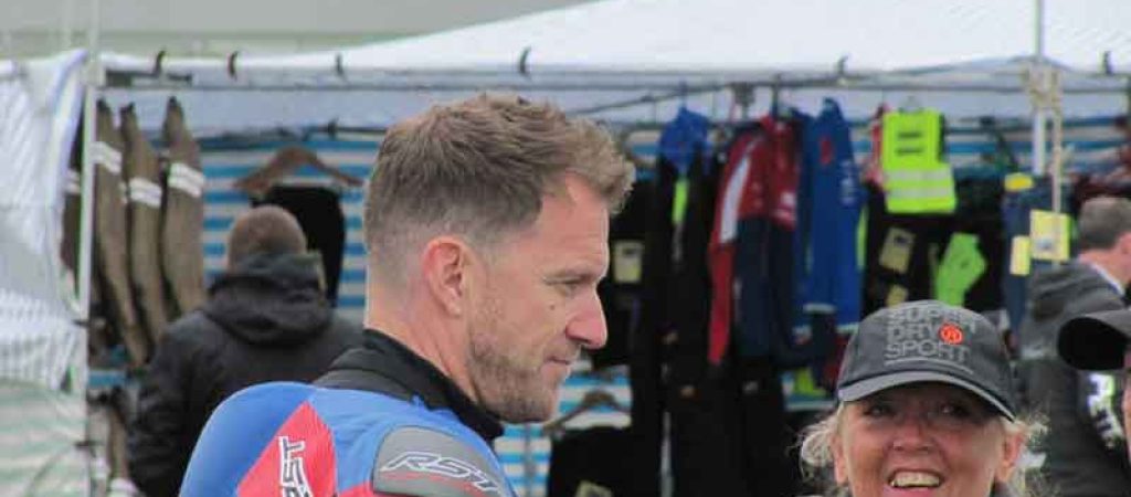 Neil Hodgson arriving